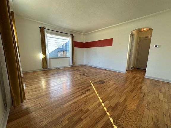 Entryway/Living room