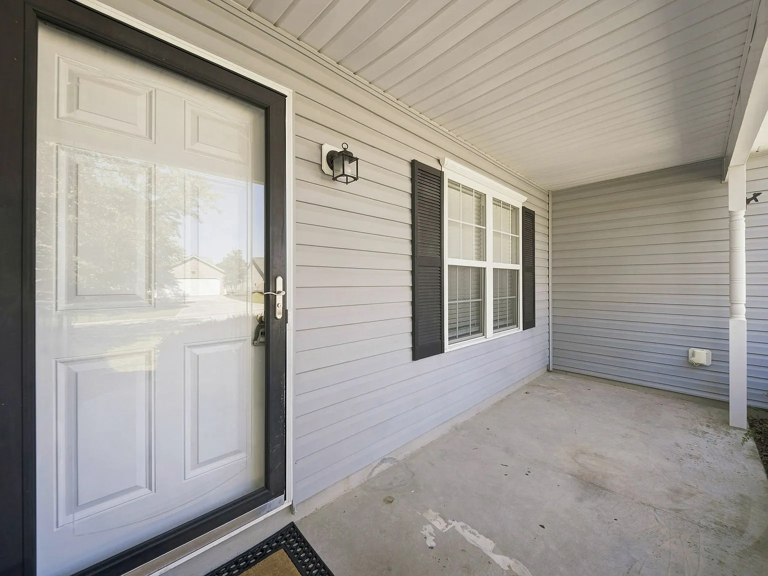 3 bed, 1278 sqft, $2,100 — Photo 2