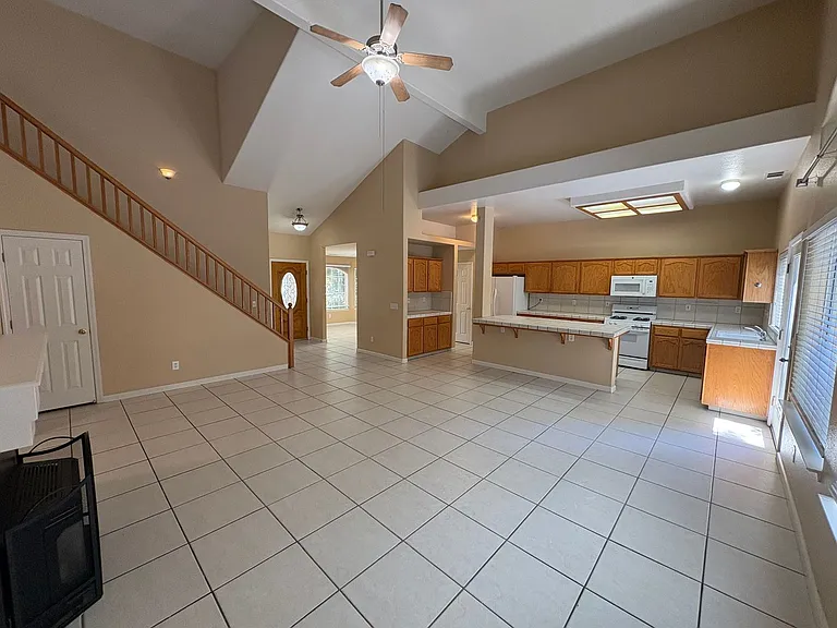 703 W Russell Ave — Photo 31