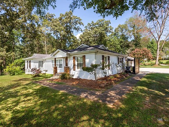 3rd image of 35 Hillcrest Rd