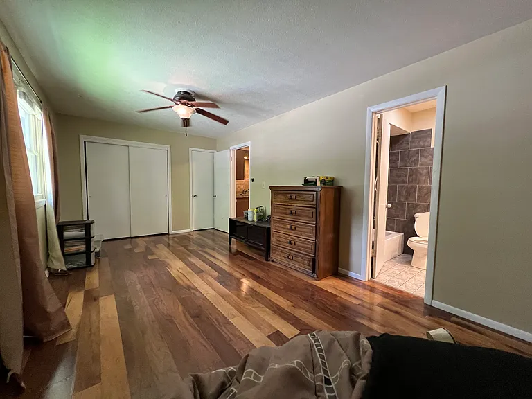 1047 E Walnut St #2 — Photo 5