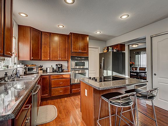 5th image of 10282 Meadow Glen Dr