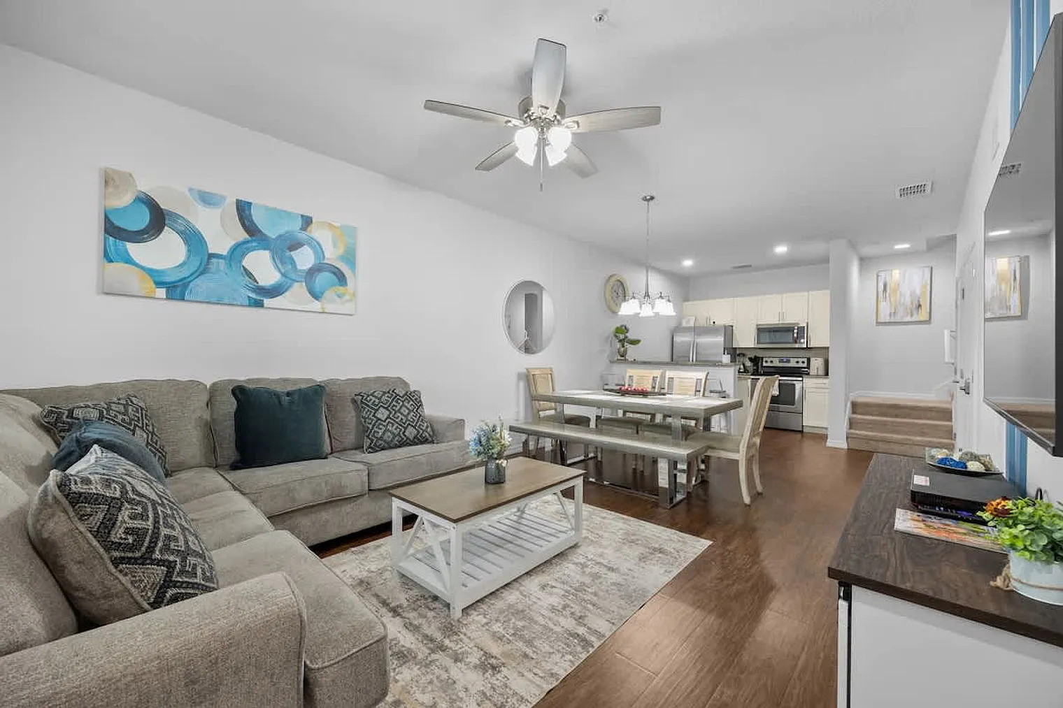 3 bed, 2.0 bath, $2,926 — Photo 1
