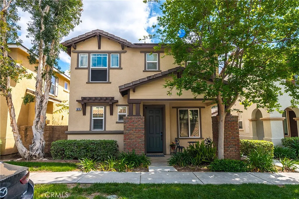 6 bed, 2112 sqft, $4,600 — Photo 1