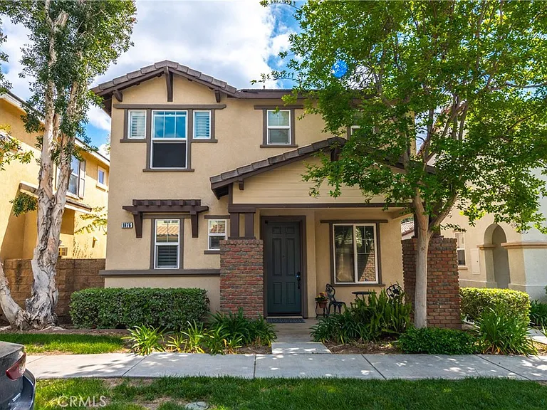 4552 Filson St — Photo 1