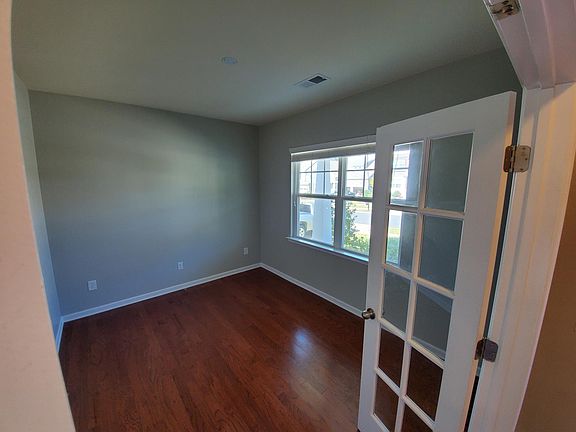 5th image of 125 Swamp Rose Dr