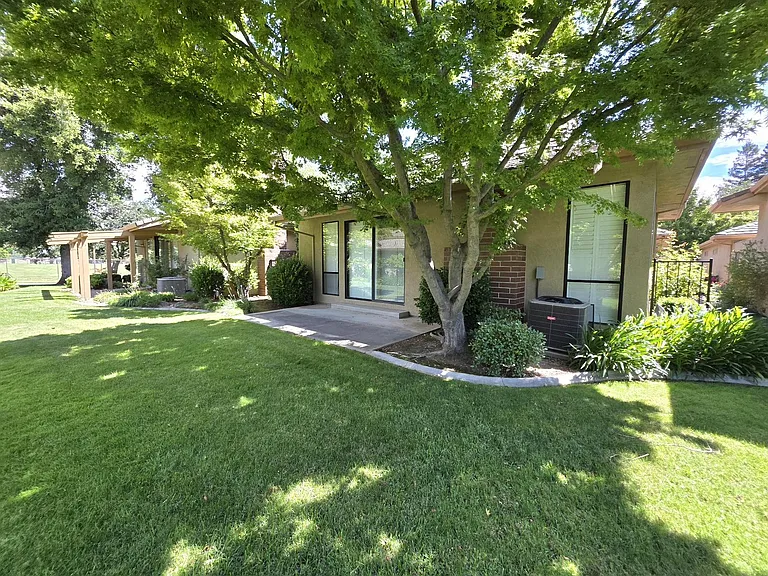 2406 Central Park Dr — Photo 19
