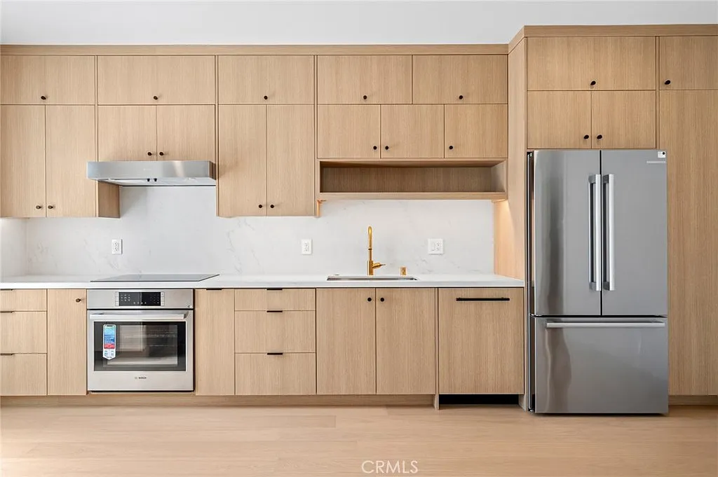 2 bed, 800 sqft, $5,795 — Photo 2