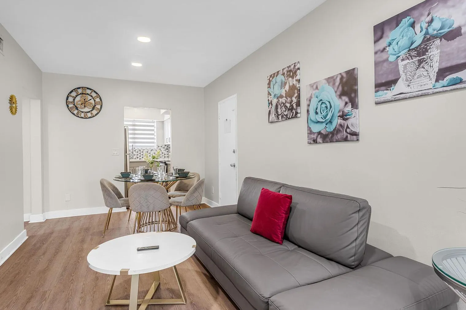 3 bed, 1.0 bath, 1097 sqft, $6,672 — Photo 1