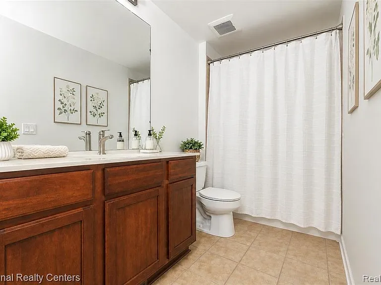 27863 Hopkins Dr — Photo 8