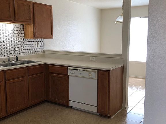 5th image of 3209 Hereford Ln APT D