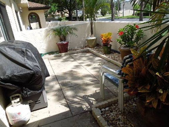 FRONT HUGE PATIO