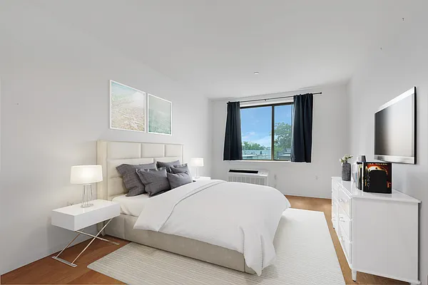 Sold by Bond New York | media 3