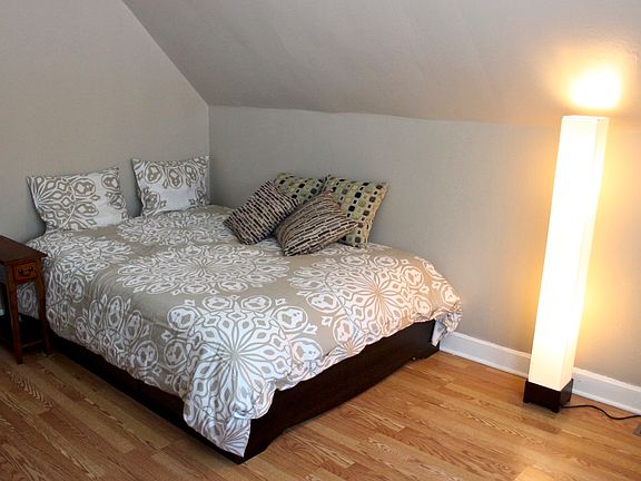 3rd image of 3739 W Diversey Ave