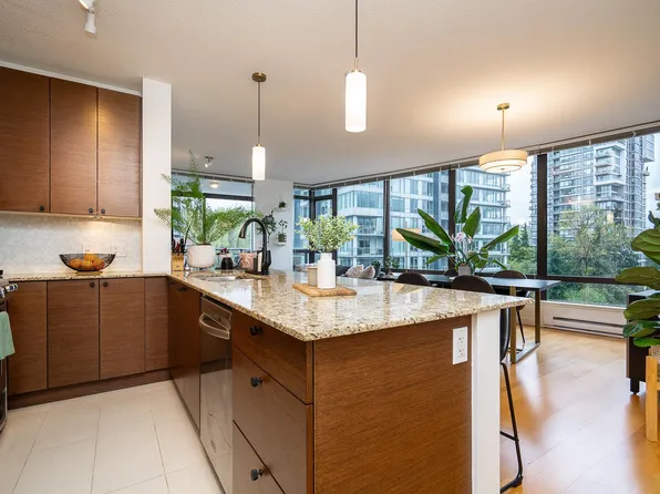 400 Capilano Rd #504, Pt Moody, BC V3H 0E1