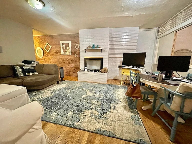 337 Beacon St #4 — Photo 11