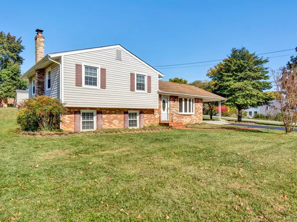 5303 Lakeland Dr, Roanoke, VA 24018