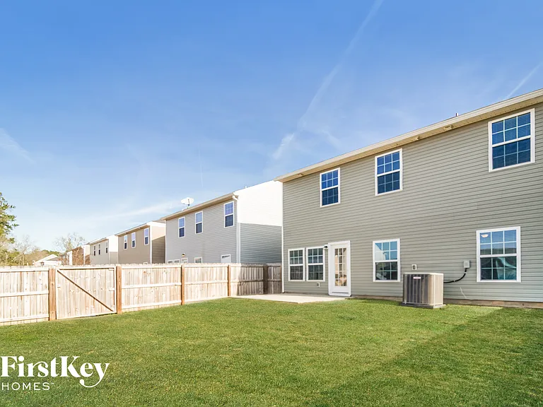 208 Longford Dr — Photo 15