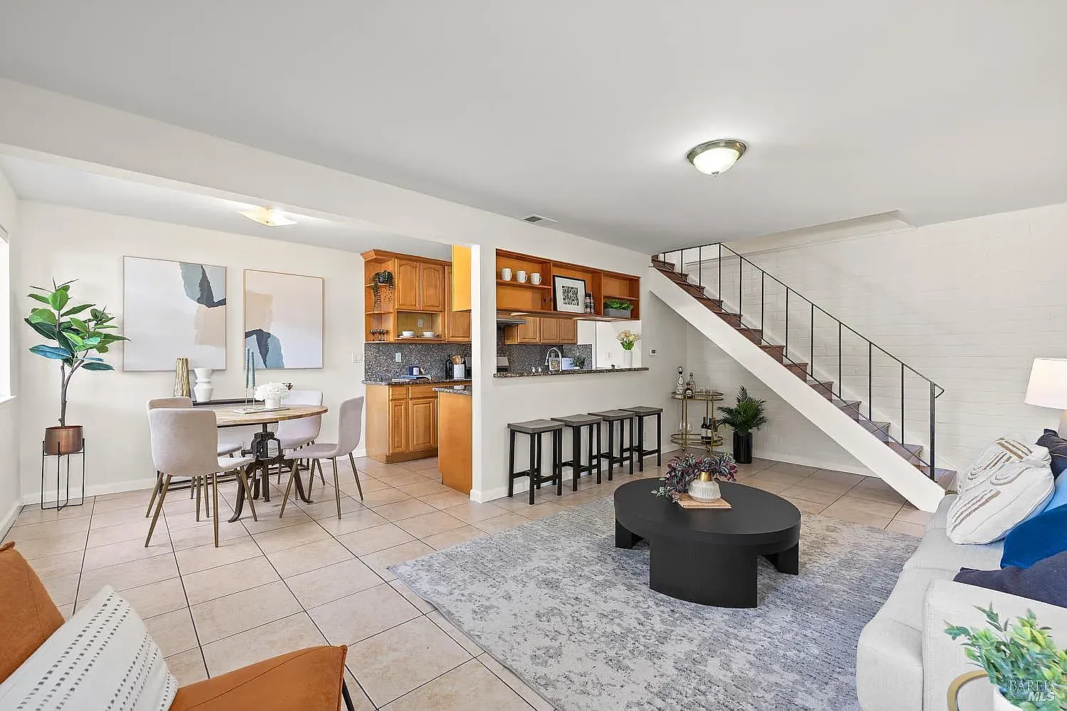 2 bed, 903 sqft, $3,400 — Photo 2