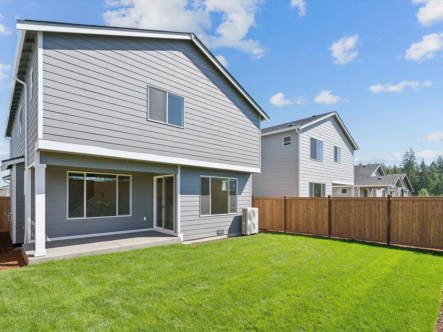 4 bed, 2.5 bath, 2337 sqft, $3,000 — Photo 2