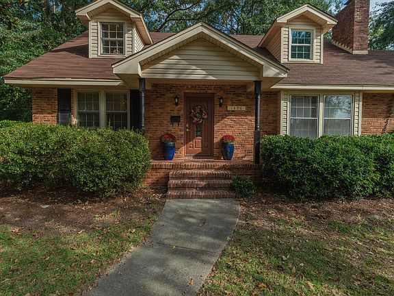 2nd image of 1496 Lyon Dr SE