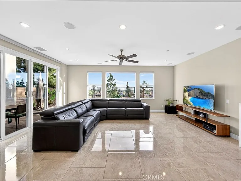 2976 E Coalinga Dr — Photo 4