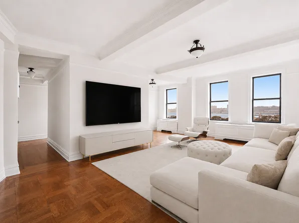 98 Riverside Drive image 1 of 11
