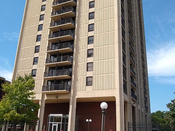 3rd image of 3001 S Michigan Ave Unit 806