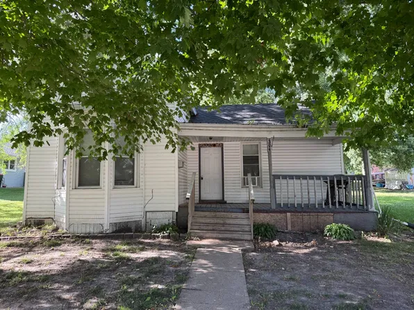 304 W Monroe St, Mount Ayr, IA 50854