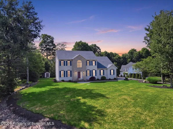 26 Pinewood Dr, Gouldsboro, PA 18424