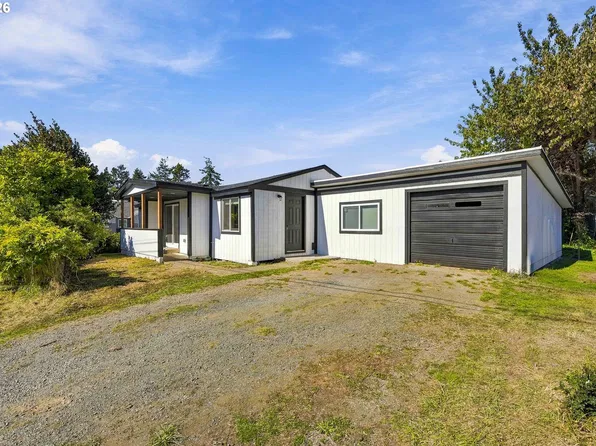 1616 Lund Ave, Coos Bay, OR 97420