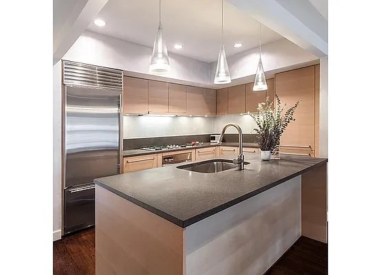 Sold by Warburg | media 17