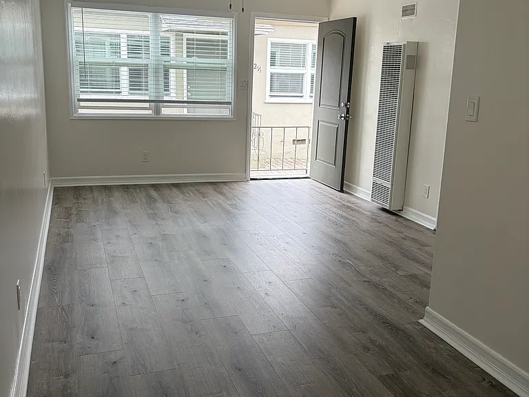 4150 1/2 Estrella Ave — Photo 5