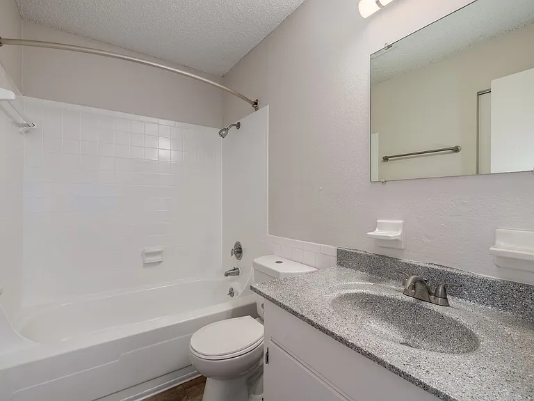Riverside Heights Apartments — Photo 13