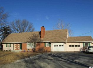726 S 9th St, Osage City, KS 66523