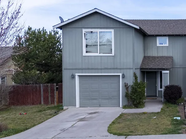 813 SE Kierra Pl, Madras, OR 97741