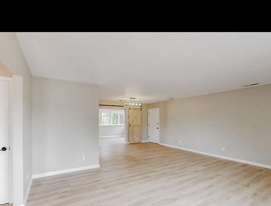 2nd image of 1005 Robin Rd SE