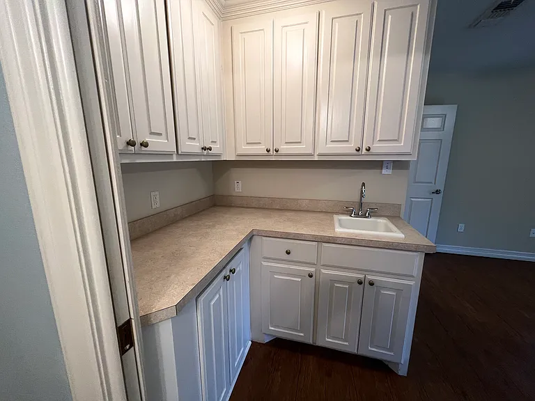 1825 Glenway Dr — Photo 7