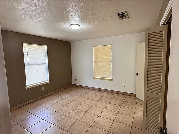 4th image of 4056 Pecan Ln