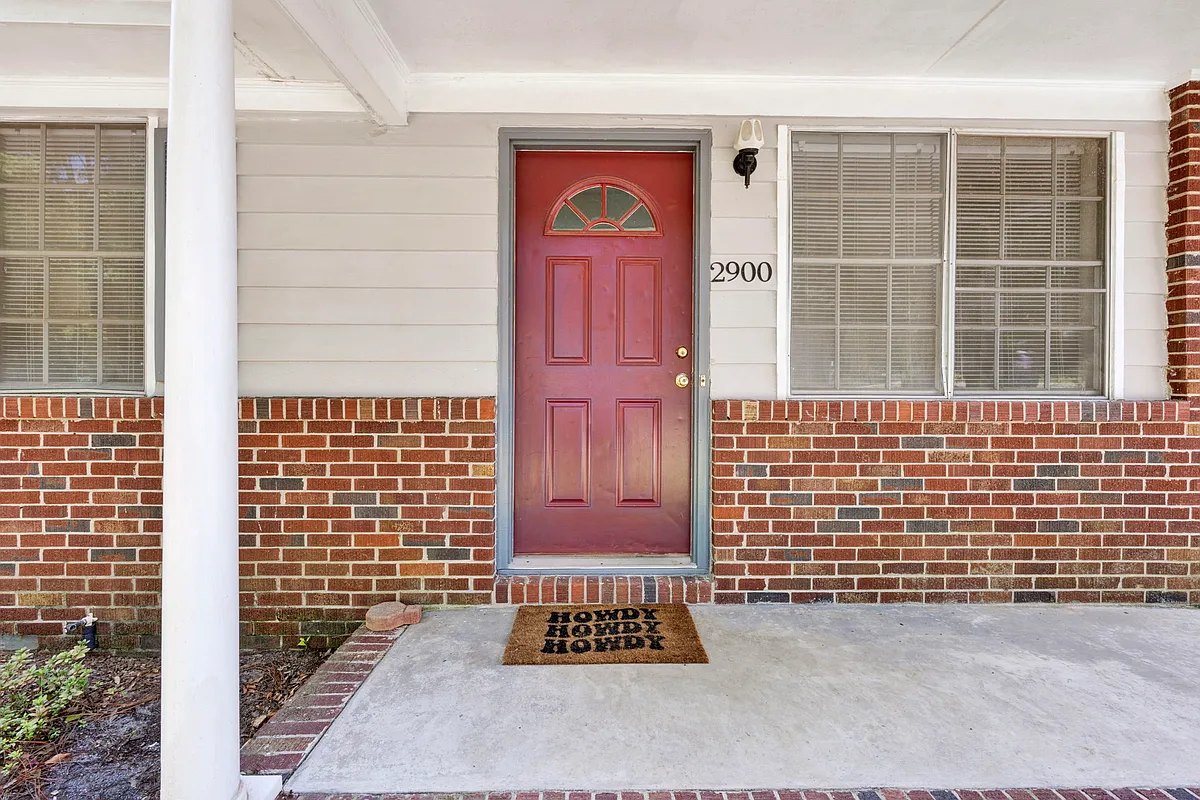 Building Photo - 2900 Holt Dr