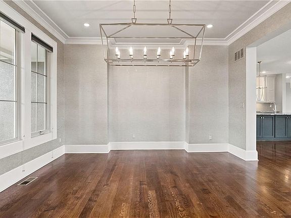 5th image of 10408 W 172nd St