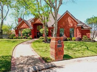 317 Westover Ct, Hurst, TX 76054