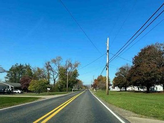 Exterior Neighborhood (street photo)