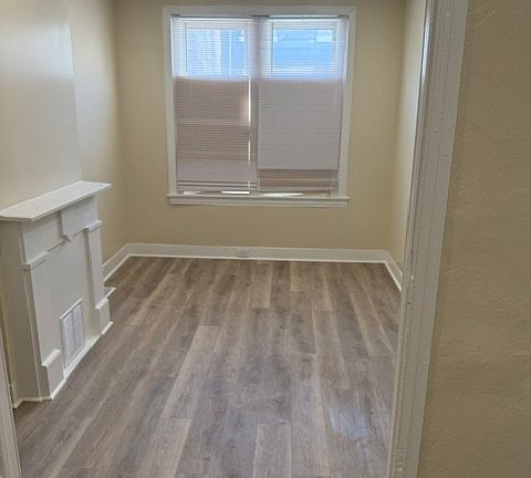 2nd image of 2521 W Dakota St