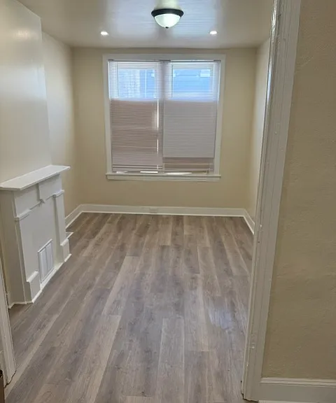 2521 W Dakota St — Photo 2