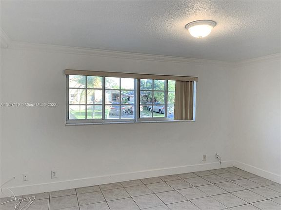 5th image of 105 NE 12th Ave APT 5