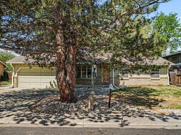 1835 Cambridge Dr, Longmont, CO 80503