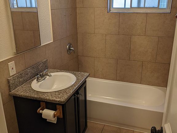 4th image of 1708 Pine Ave #2