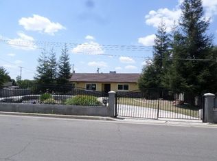119 S Acacia St, Woodlake, CA 93286