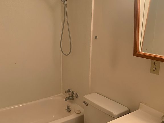 2nd image of 3505 Schofield Ave